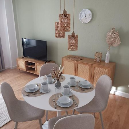City-Apartment Mit Parkplatz & Fahrradraum! Nur 300M Zum Stadthafen Шверін Екстер'єр фото